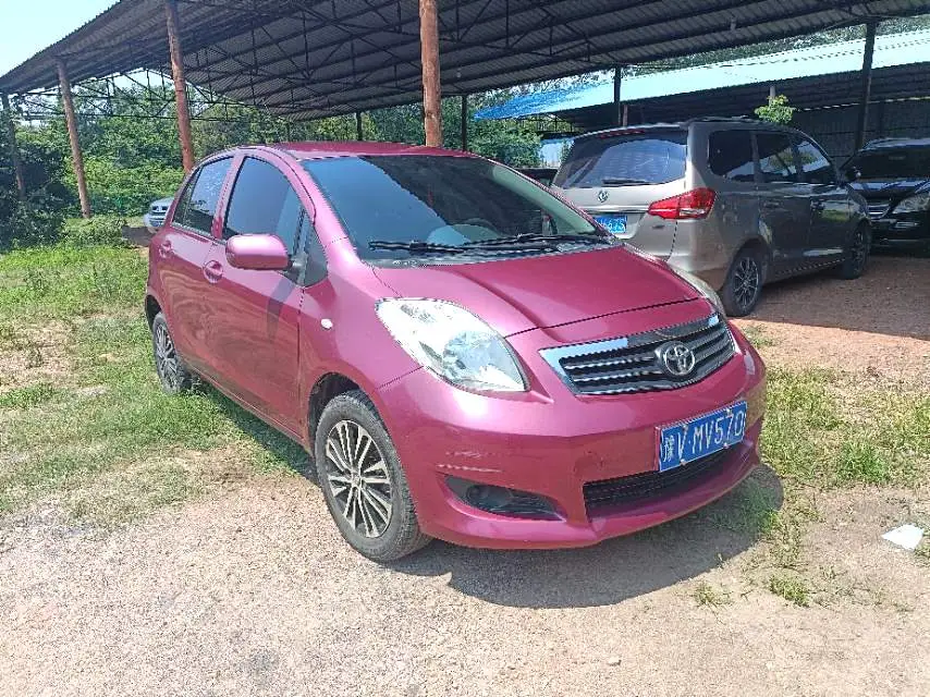 2011 Toyota Yaris - Main View