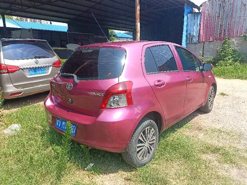 2011 Toyota Yaris - Main View