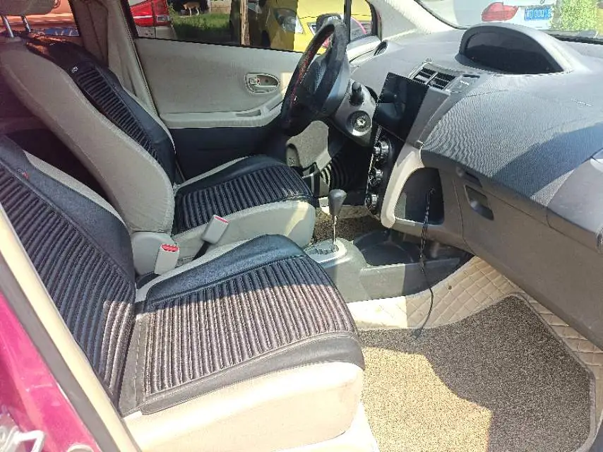 2011 Toyota Yaris - Main View
