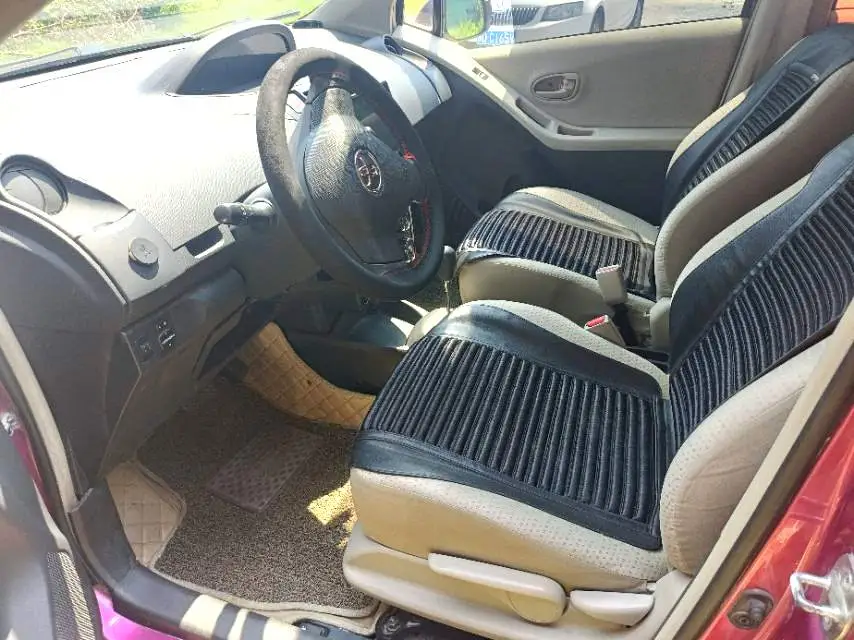 2011 Toyota Yaris - Main View