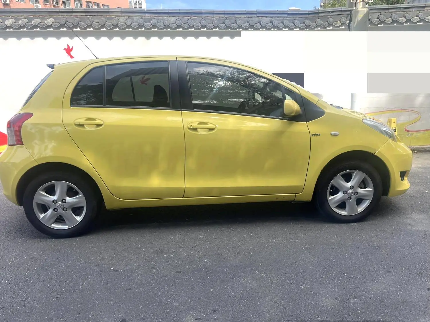 2011 Toyota Yaris - Main View