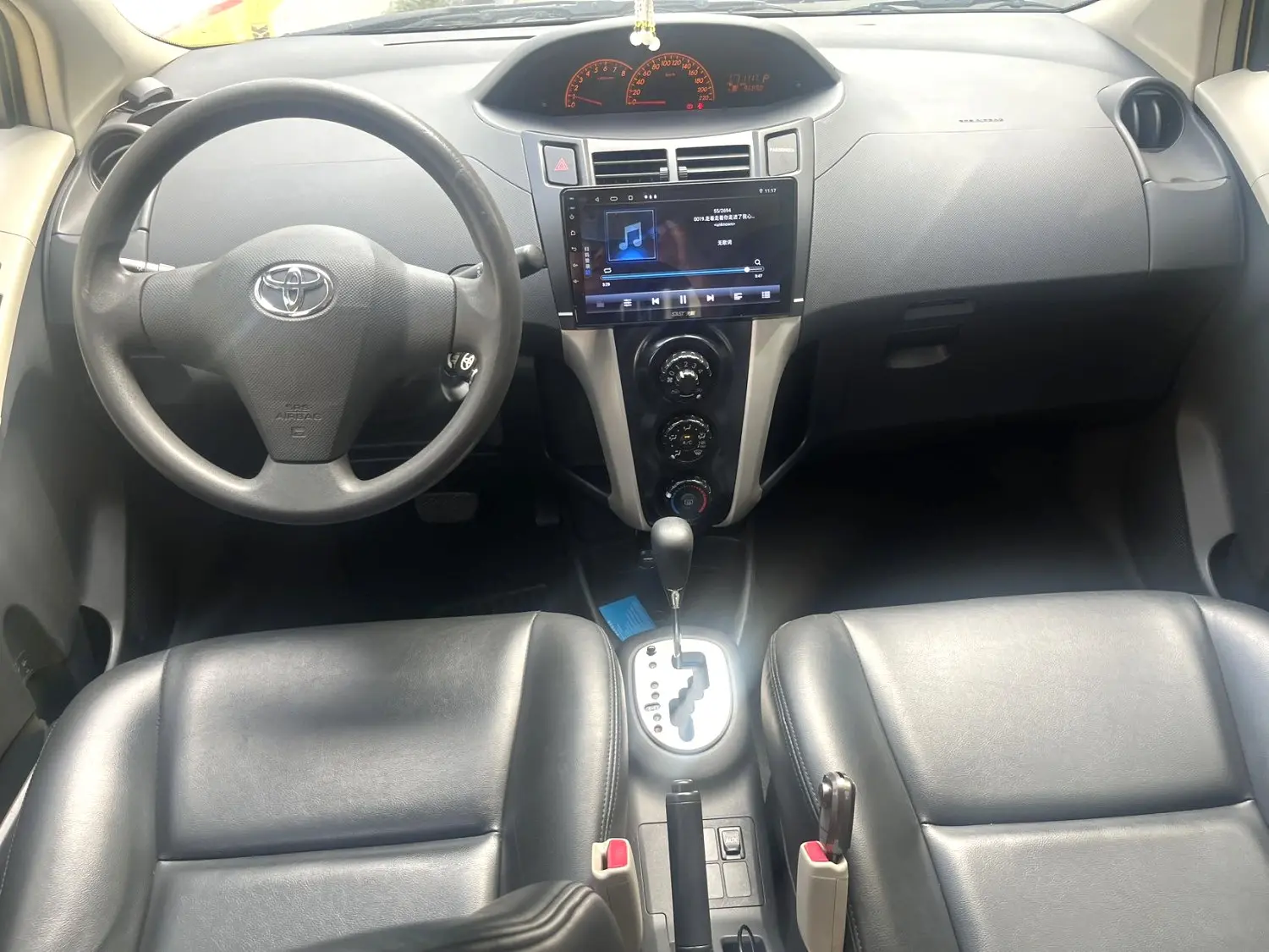 2011 Toyota Yaris - Main View
