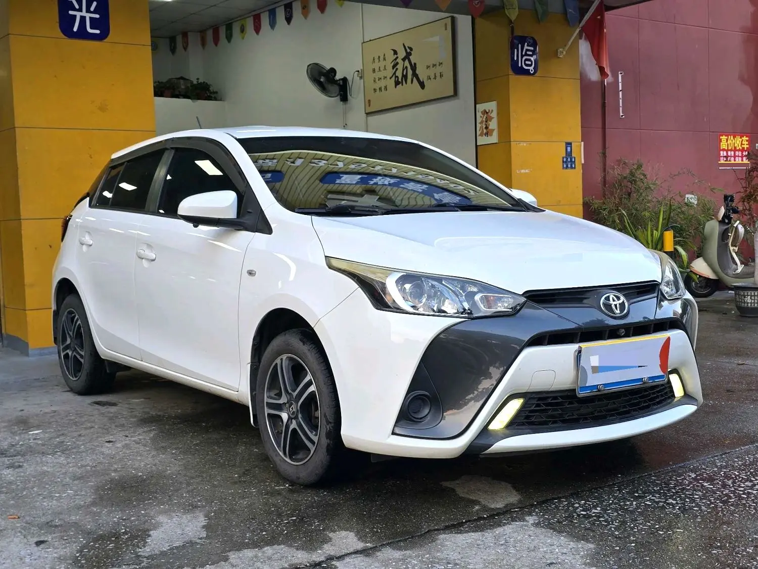 2019 Toyota Yaris L - Main View