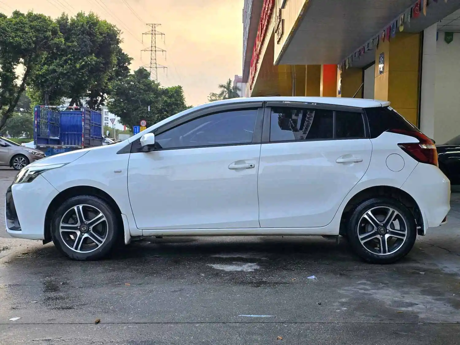 2019 Toyota Yaris L - Main View
