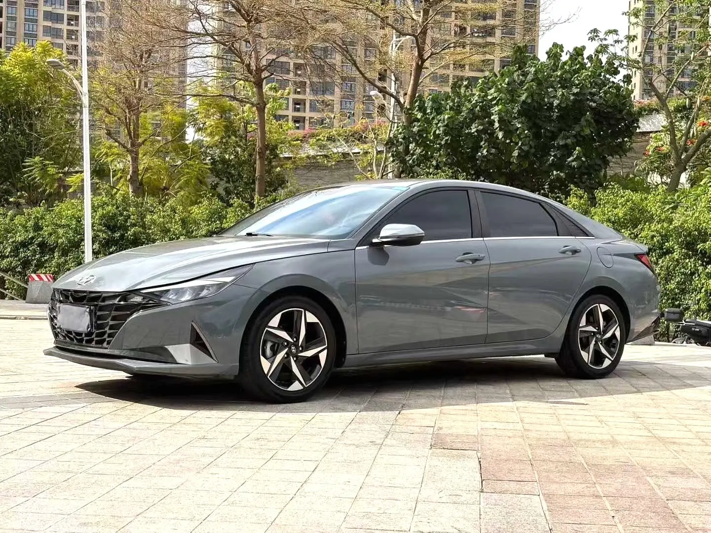 2021 Hyundai Elantra - Main View