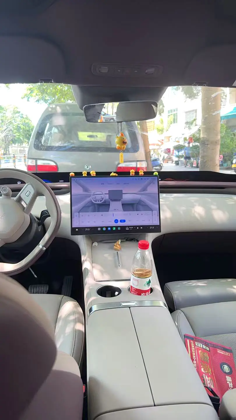 2025 Xiaomi YU7 - Main View