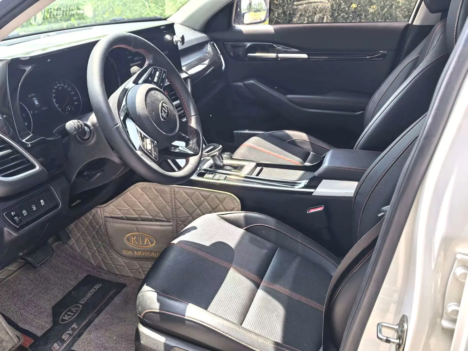 2022 Kia KX3 - Main View
