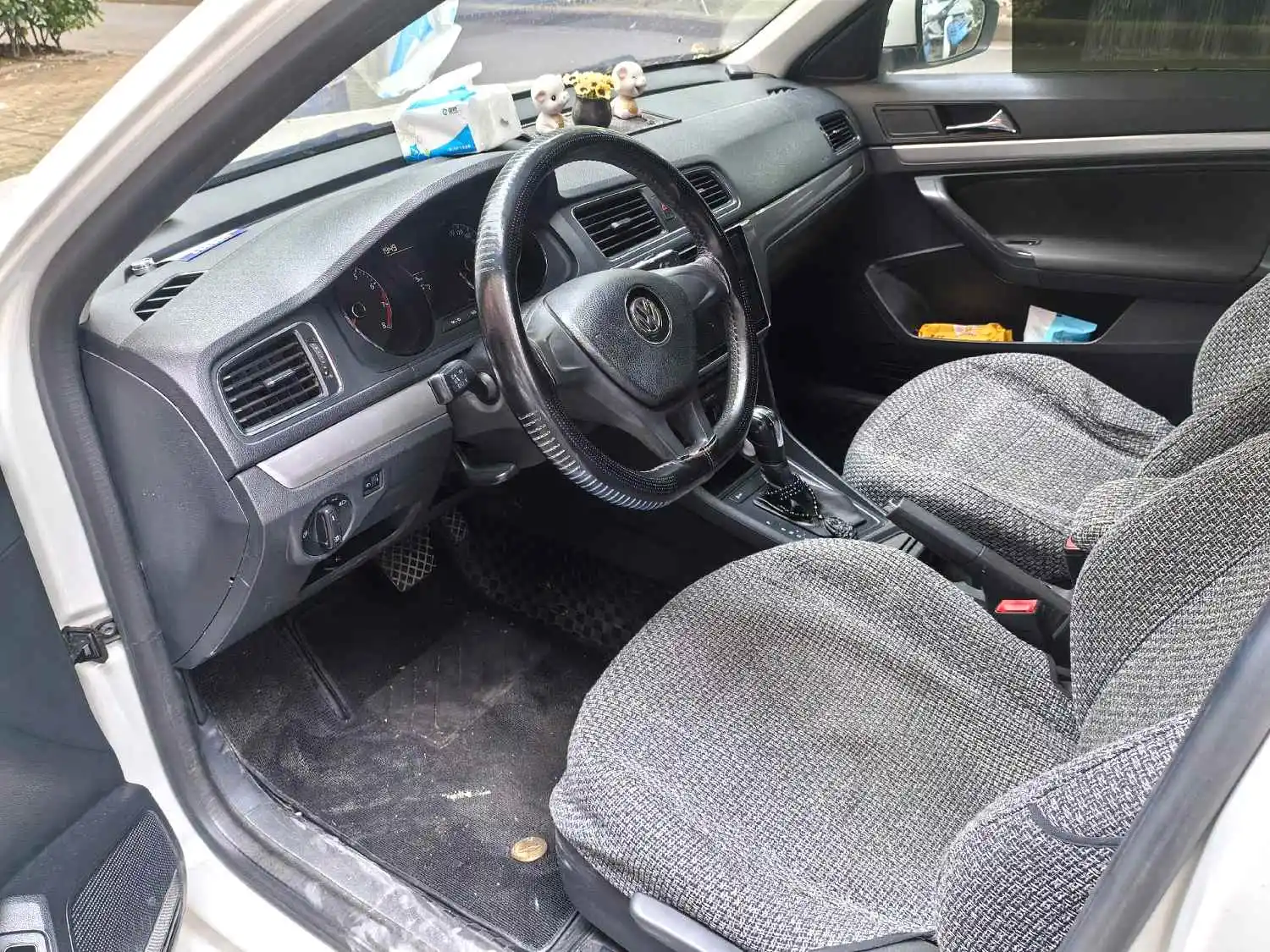 2017 VW Lavida - Main View
