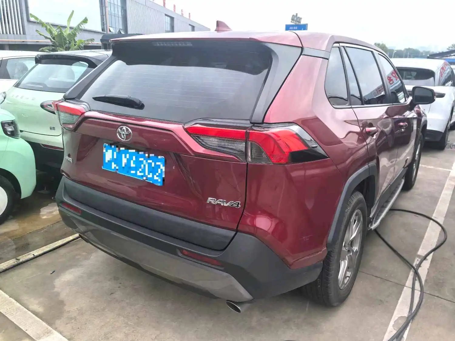 2020 Toyota RAV4 - Main View