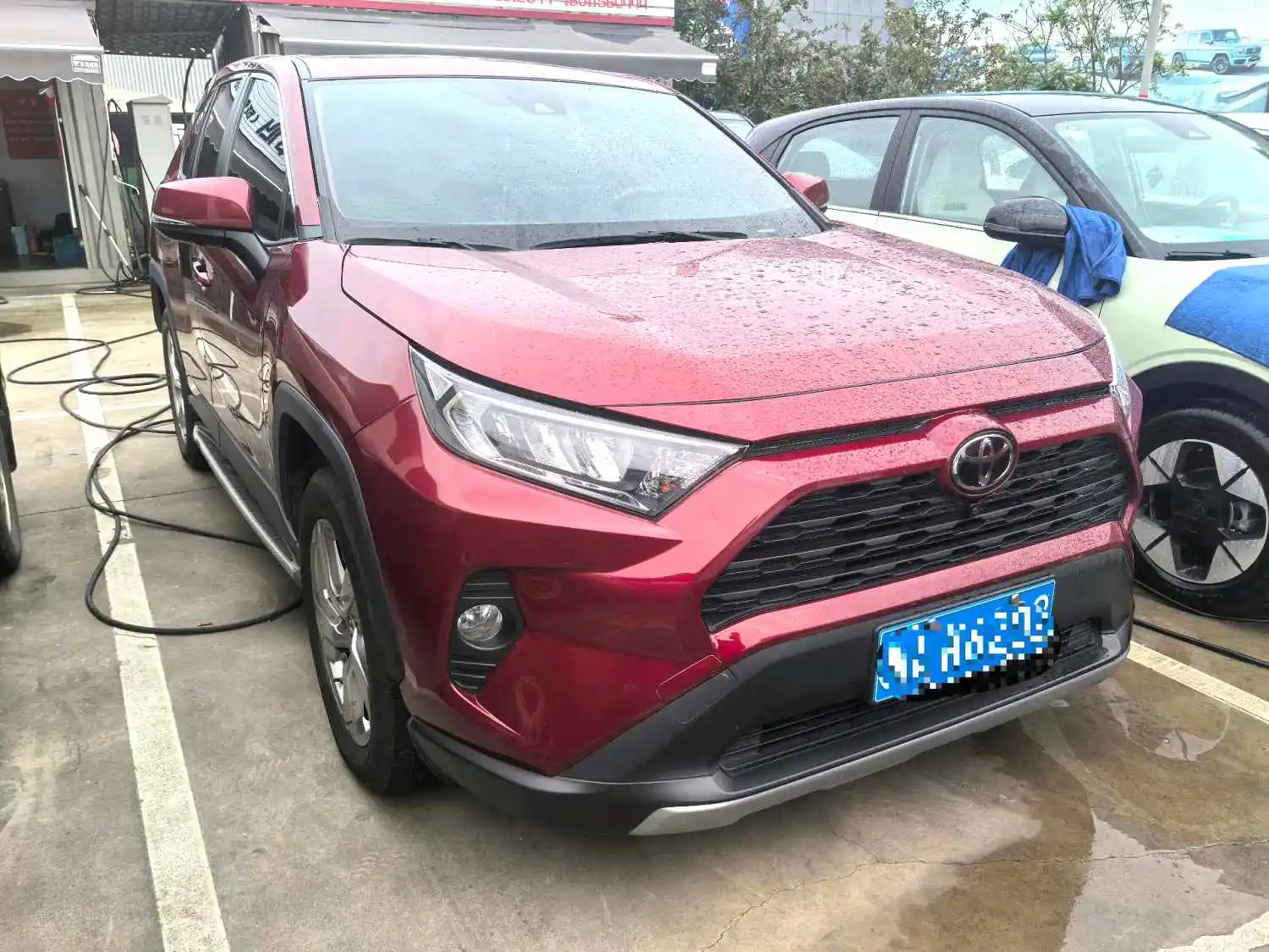 2020 Toyota RAV4 - Main View