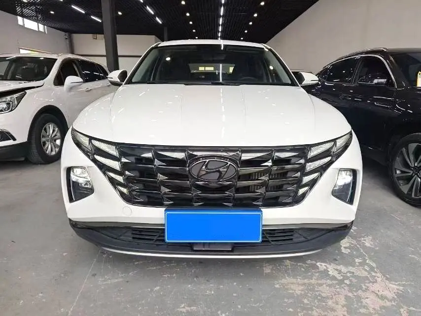 2022 Hyundai Tucson L - Main View