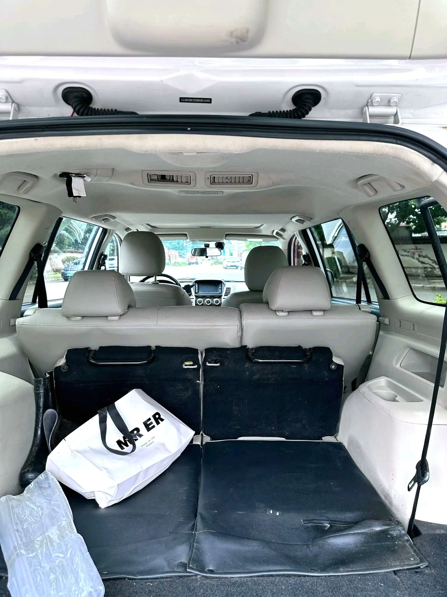 2017 Mitsubishi Pajero Sport - Main View
