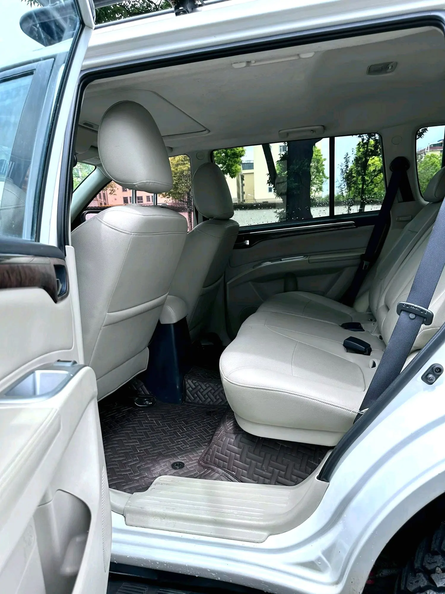 2017 Mitsubishi Pajero Sport - Main View