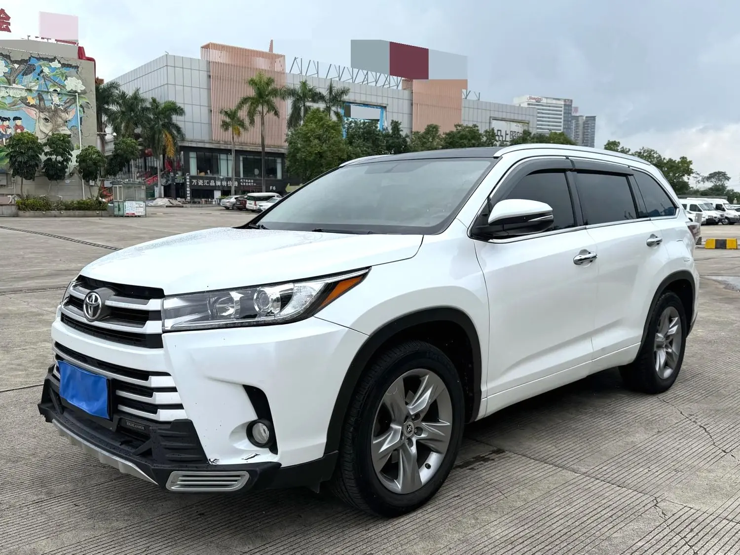 2016 Toyota Highlander - Main View