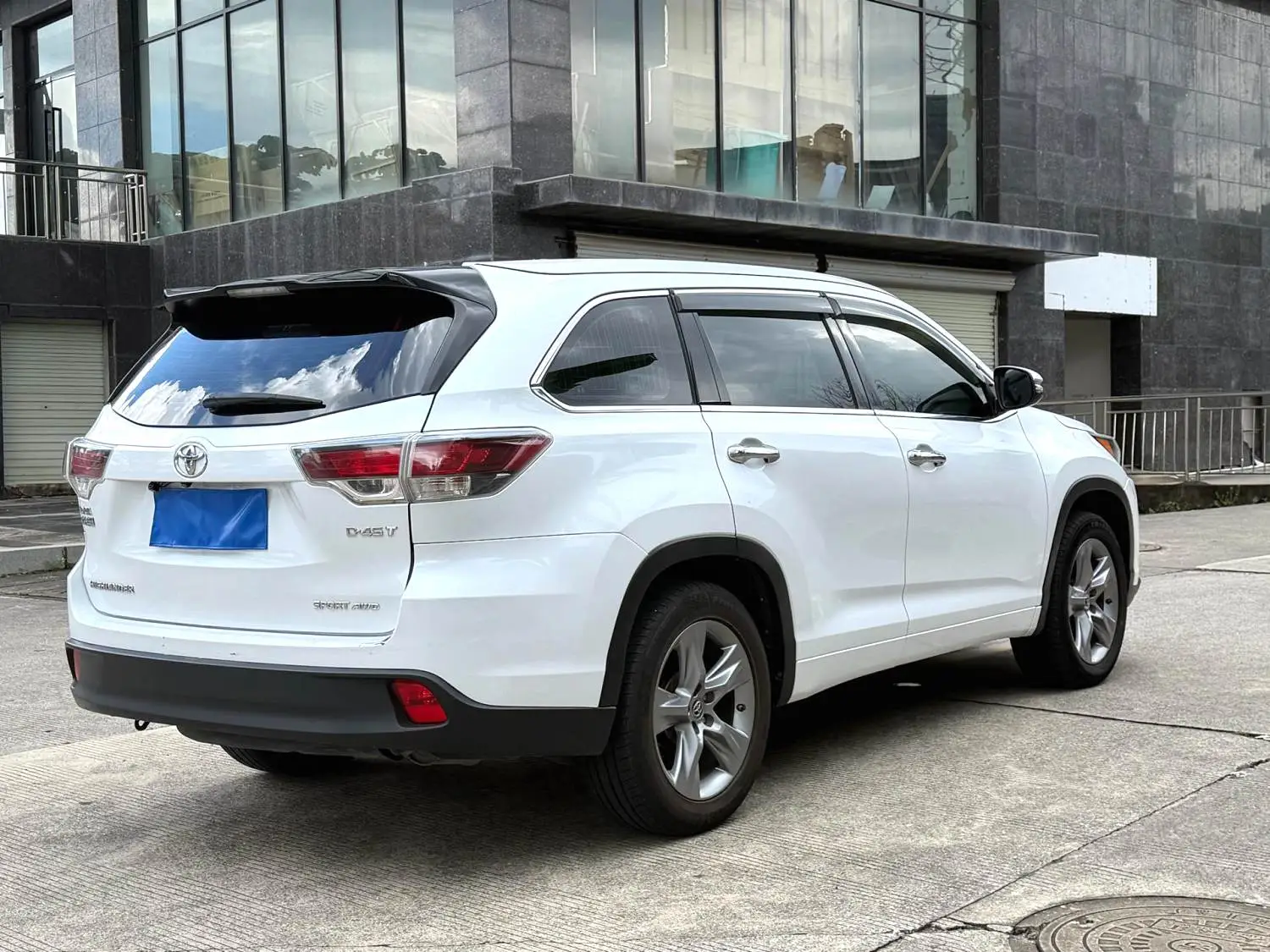 2016 Toyota Highlander - Main View