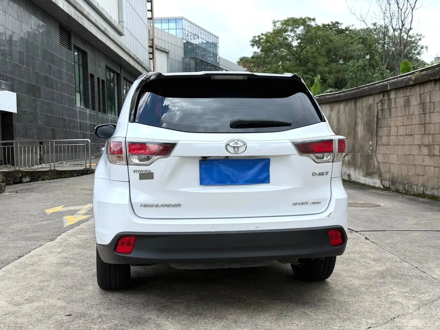 2016 Toyota Highlander - Main View