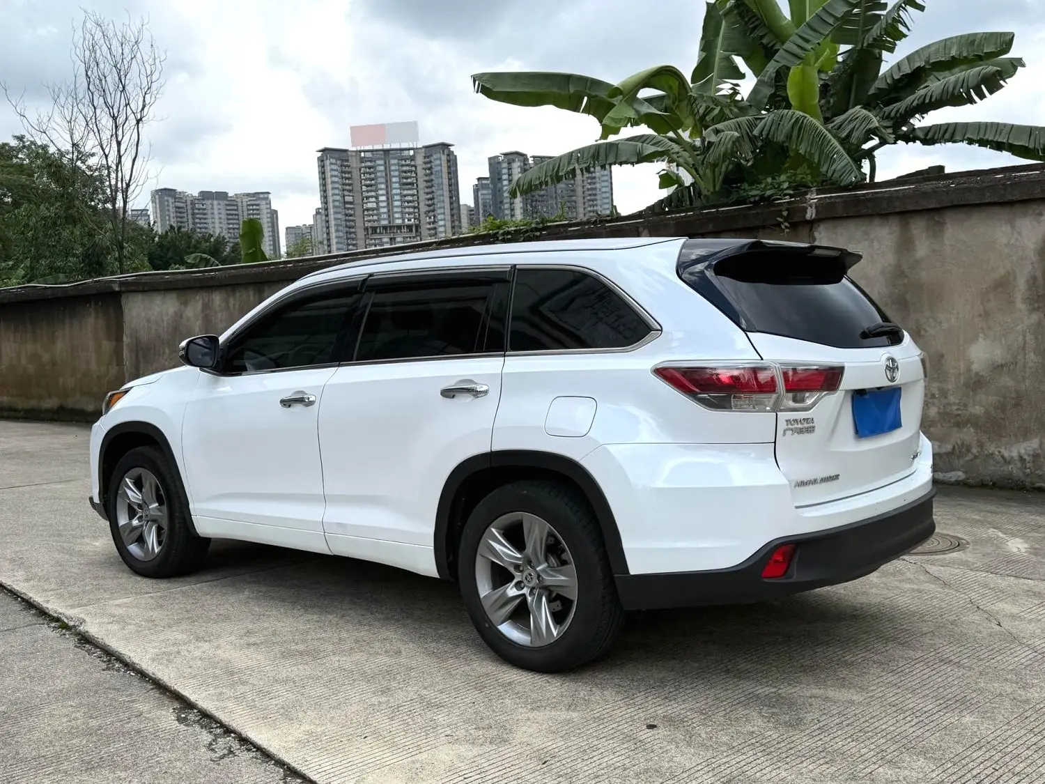 2016 Toyota Highlander - Main View