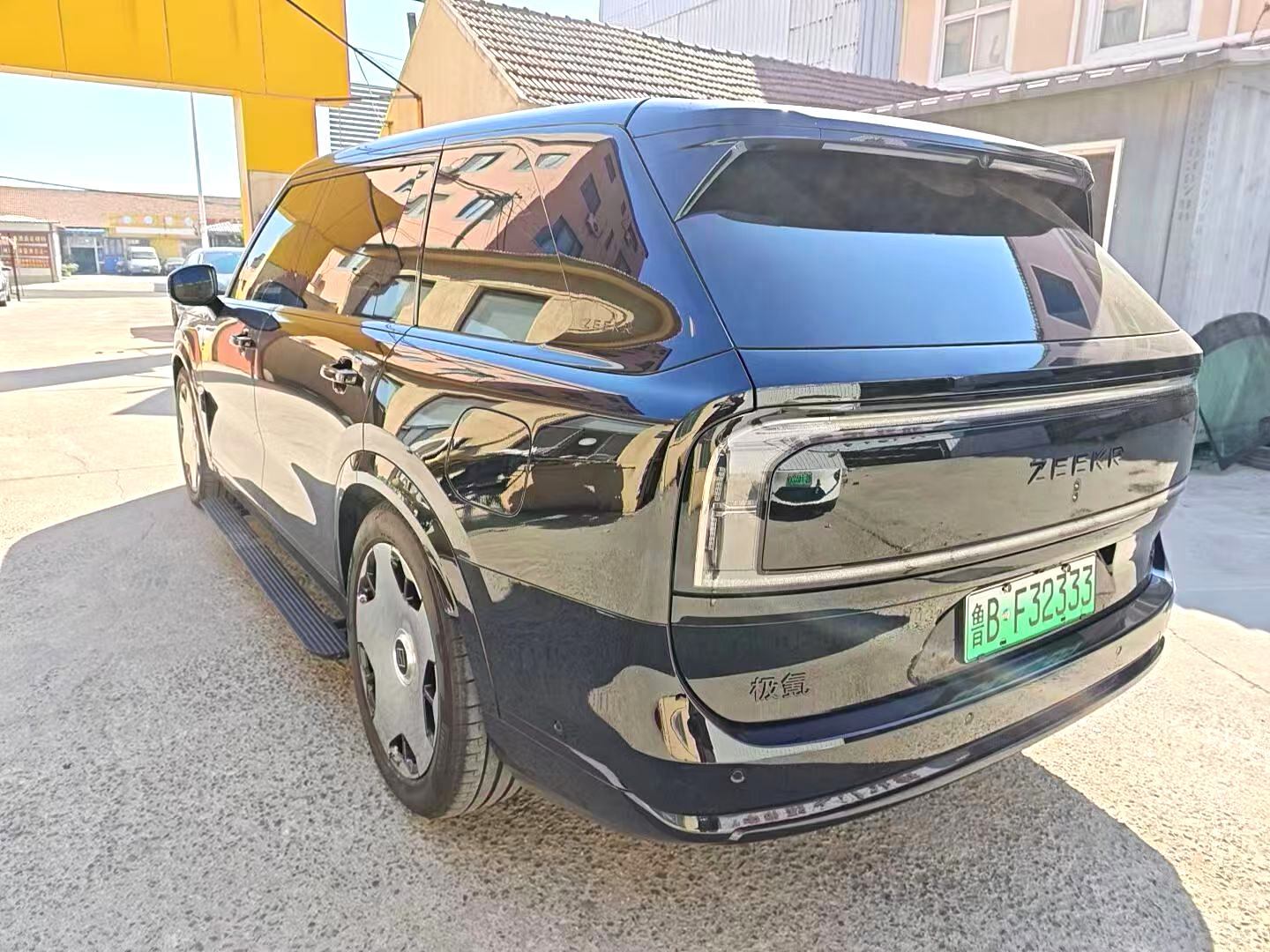 2025 Zeekr 9X - Main View