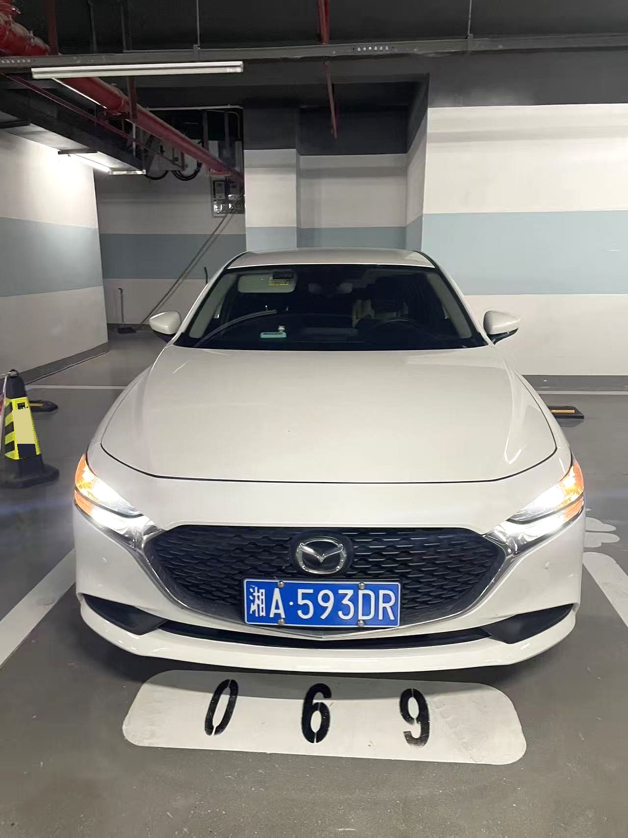 2021 Mazda Axela - Main View