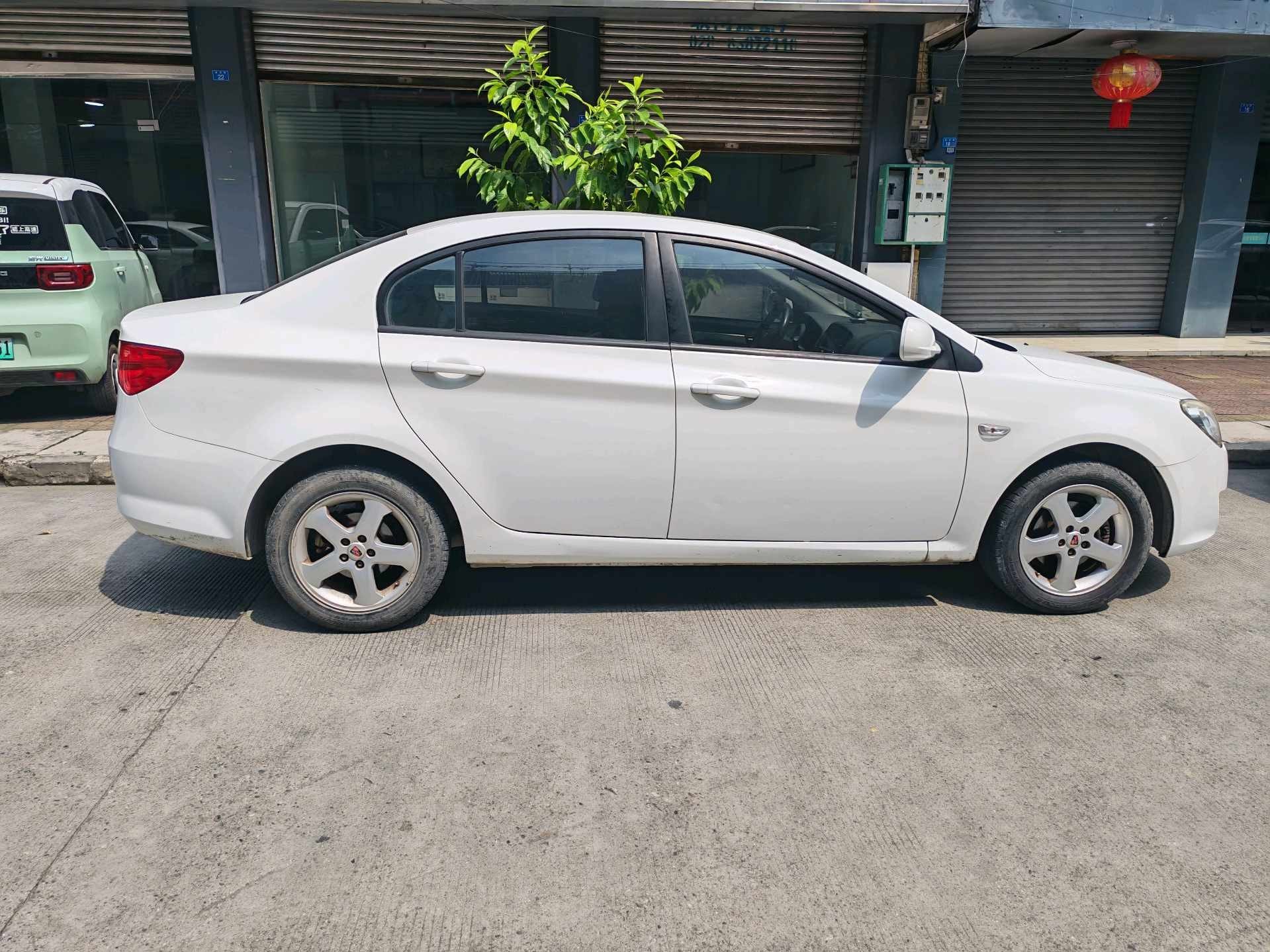 2011 Roewe 350 - Main View