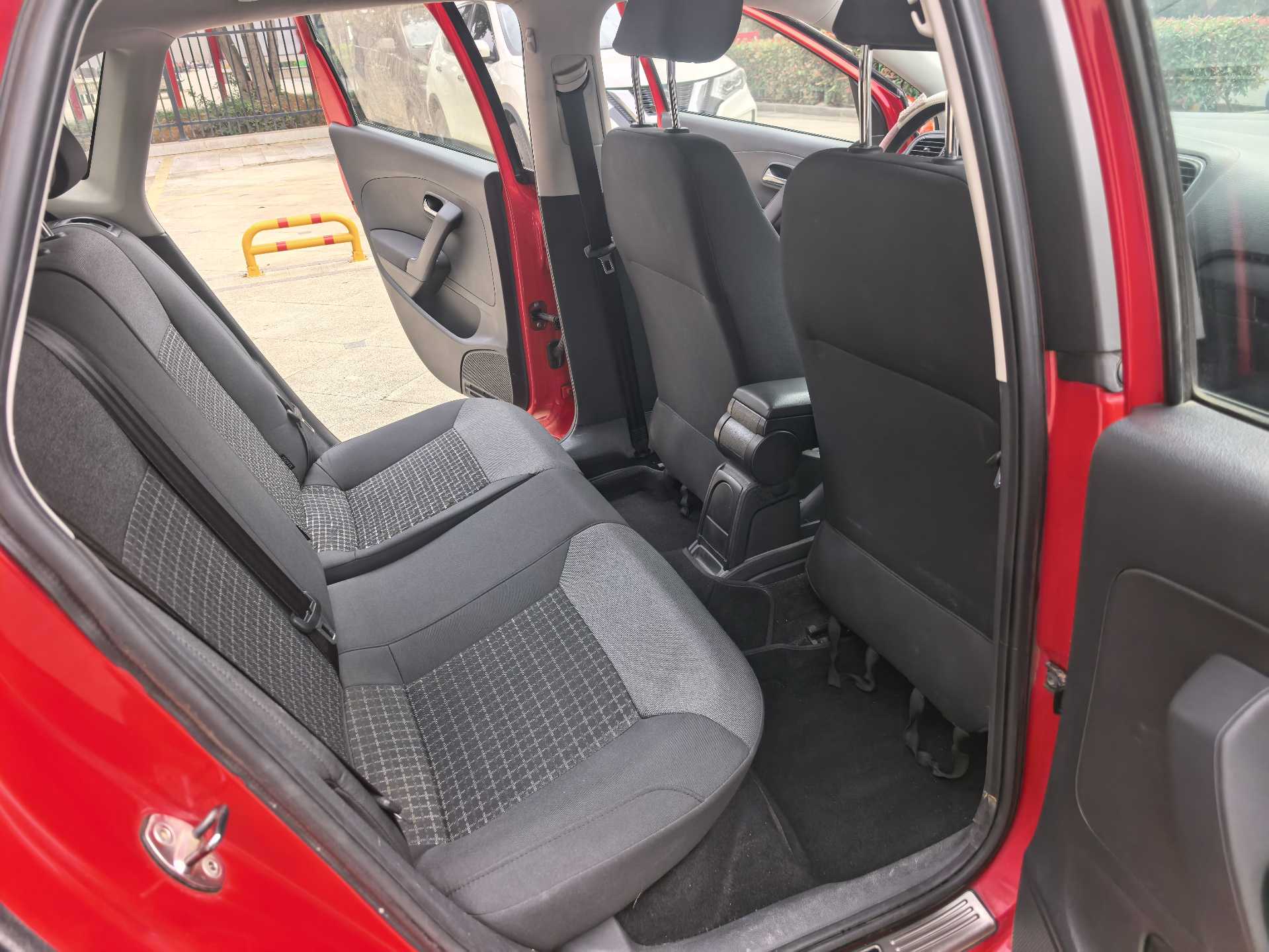 2015 Volkswagen POLO - Main View